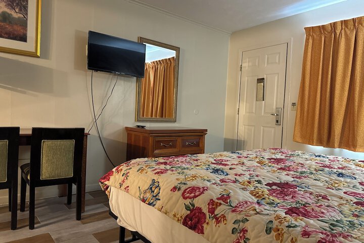 Room 9 of 28