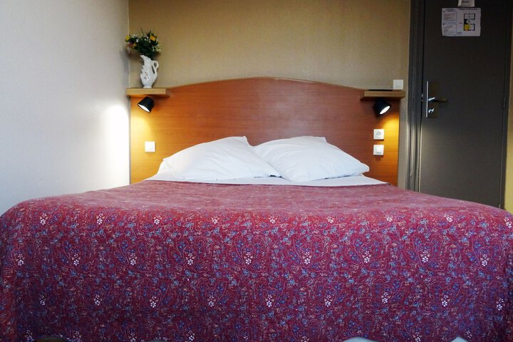 Room 6 of 34