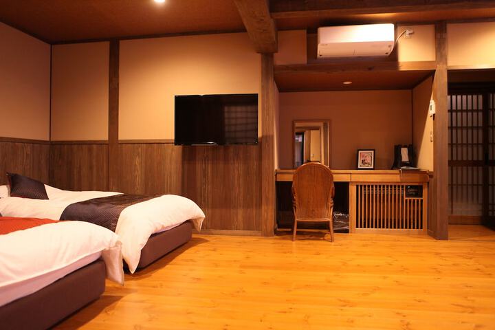 Room 12 of 42