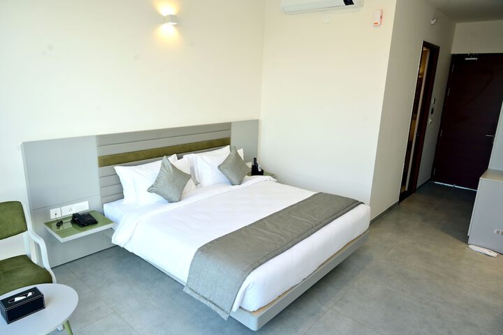 Room 10 of 29