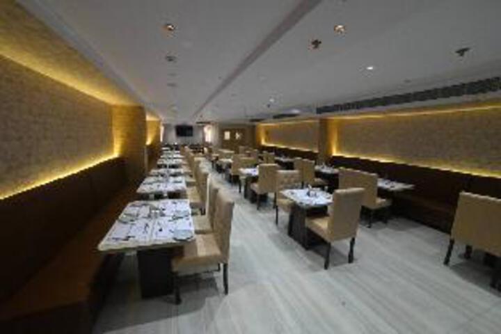 Dining 4 of 20