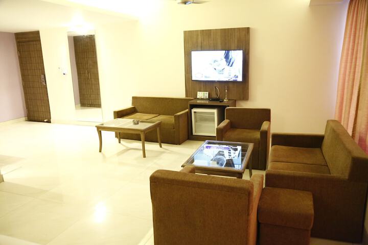 Room 25 of 42