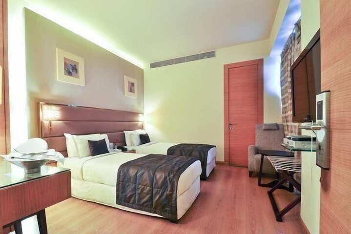 Room 9 of 25