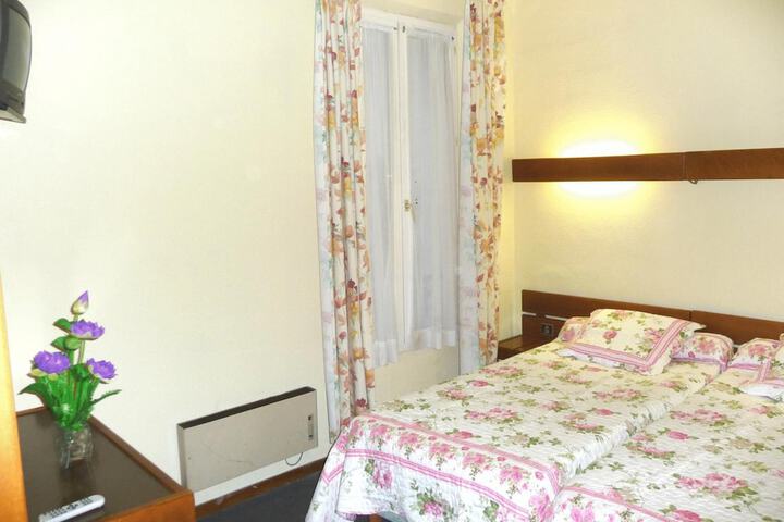 Room 17 of 28
