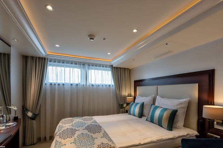 Room 5 of 54