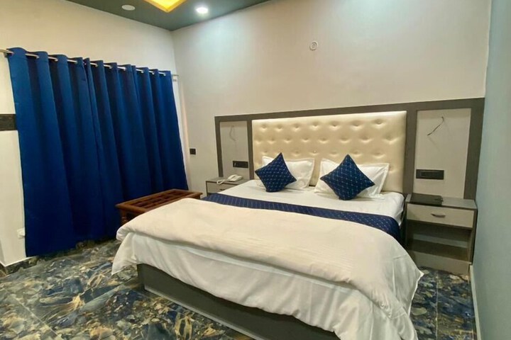 Room 12 of 37