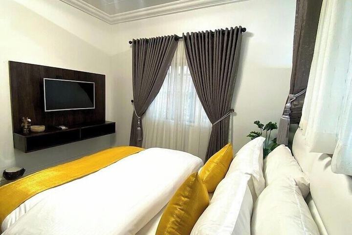 Room 5 of 19
