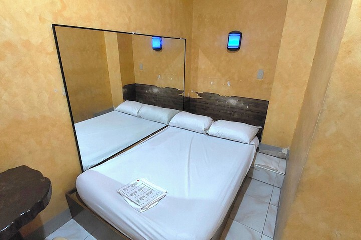 Room 12 of 24