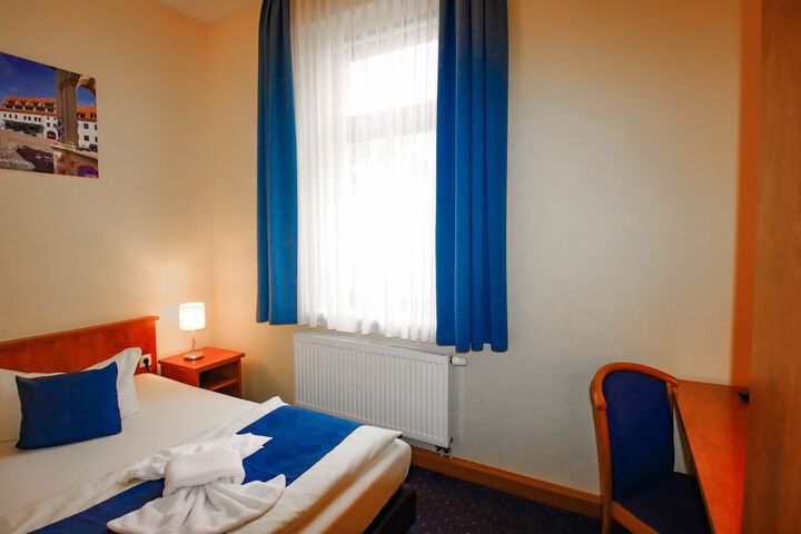 Room 8 of 62