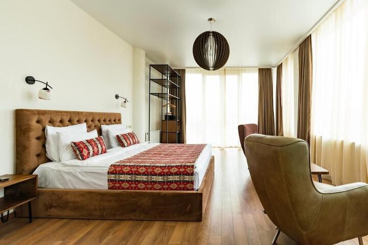 Room 5 of 95
