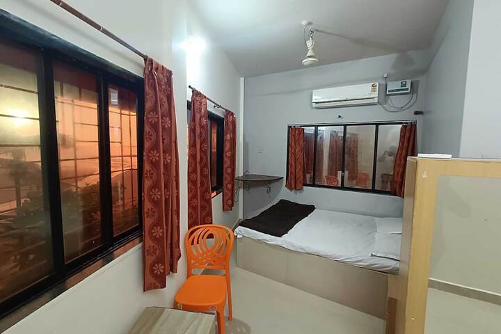 Room 3 of 9