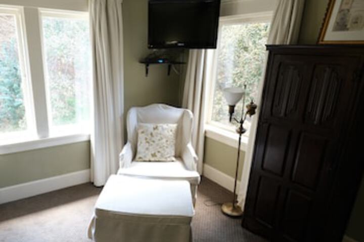 Room 145 of 252