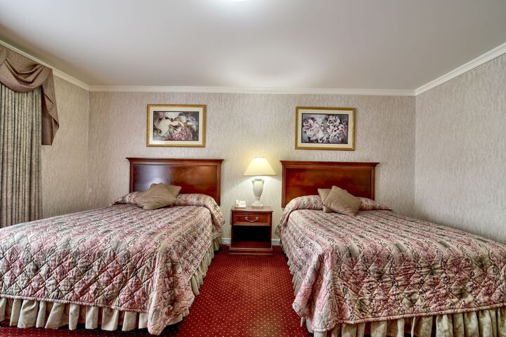 Double Bed Court Side View (4 of 18)