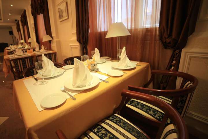 Dining 40 of 61