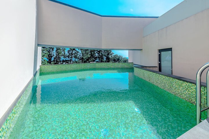 Pool 90 of 144