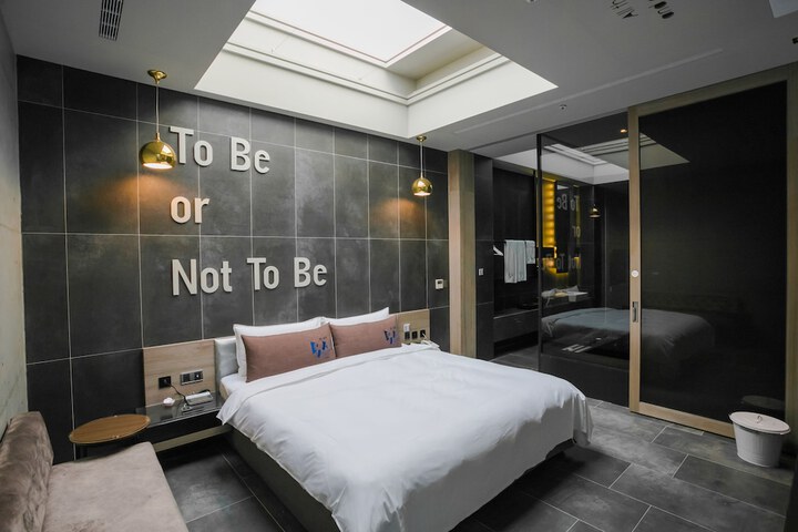 Room 10 of 67