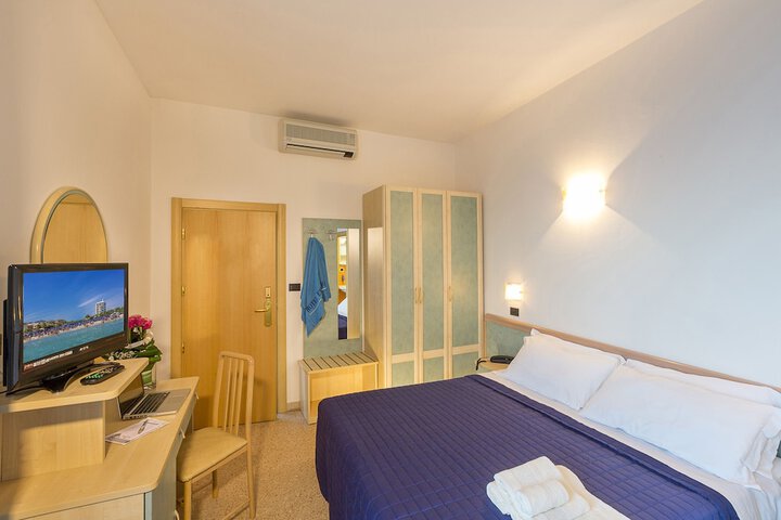 Room 4 of 47