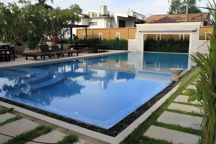 Pool 50 of 76