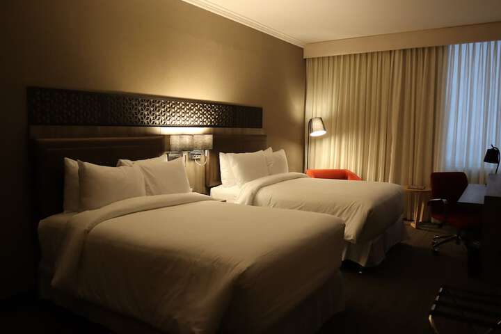 Room 12 of 77
