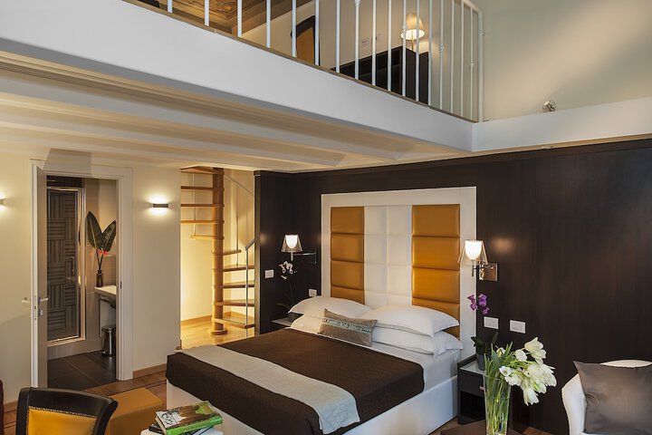 Room 19 of 38