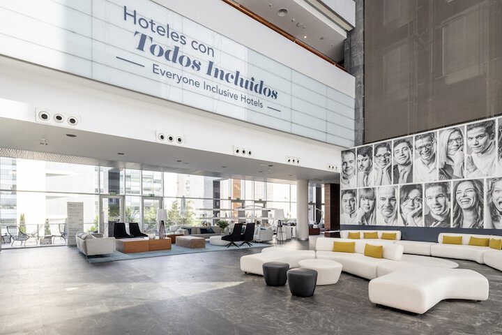 Entrance & Lobby
