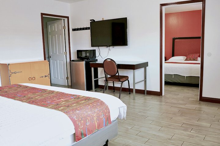 Renovated Kingbed (35 of 38)