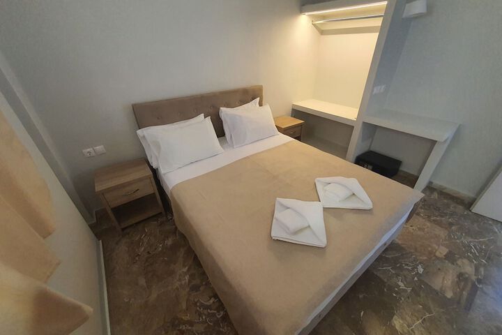 Room 4 of 52
