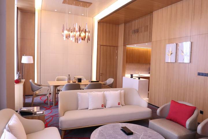 Room 13 of 36