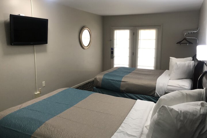 2 Double Beds (9 of 14)