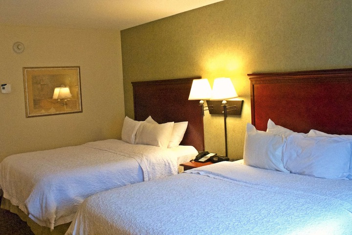 2 Queen Beds (5 of 10)