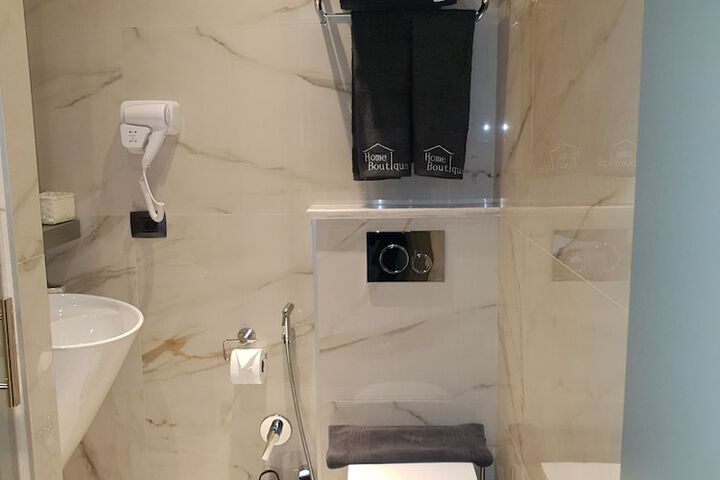 Room 51 of 80