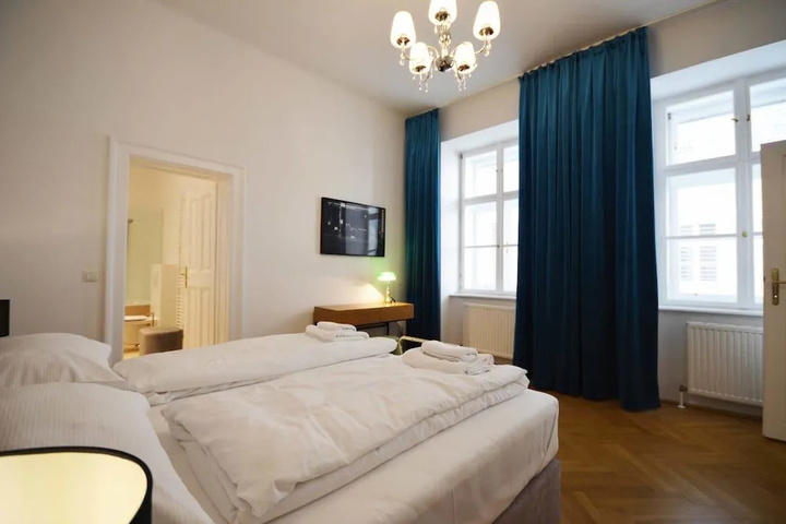 Room 8 of 11