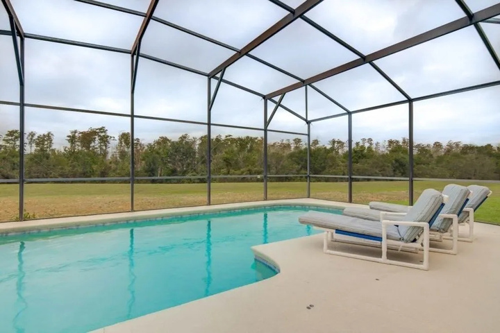 Pool 10 of 18