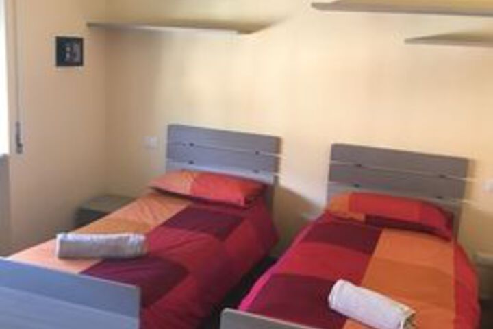 Room 6 of 18