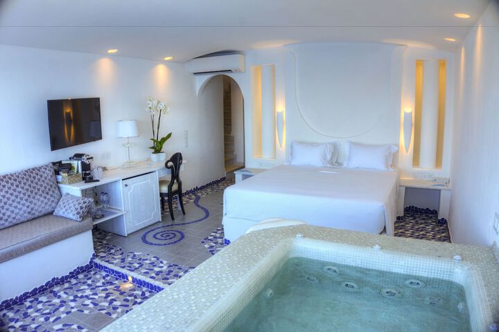 Room 4 of 68