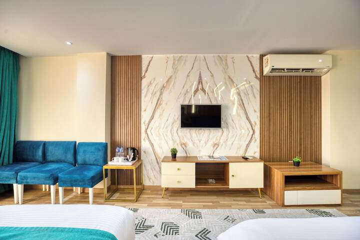 Room 32 of 103