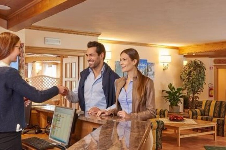 Check-in/check-out kiosk