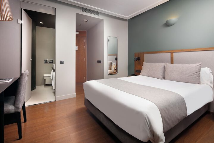 Room 13 of 48
