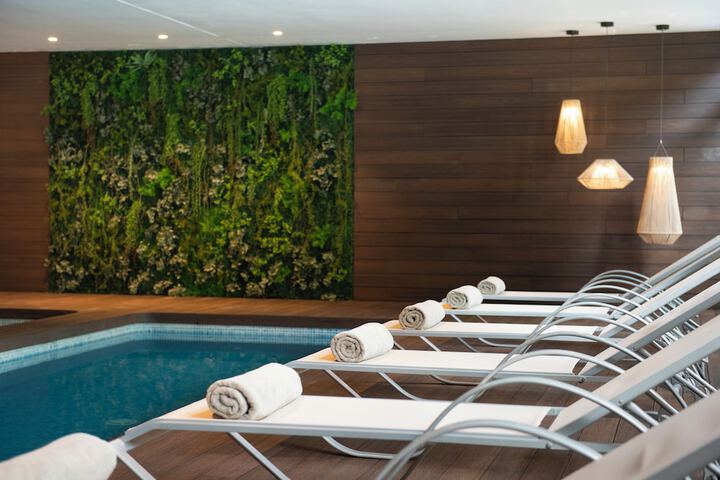 Hotel with Pool