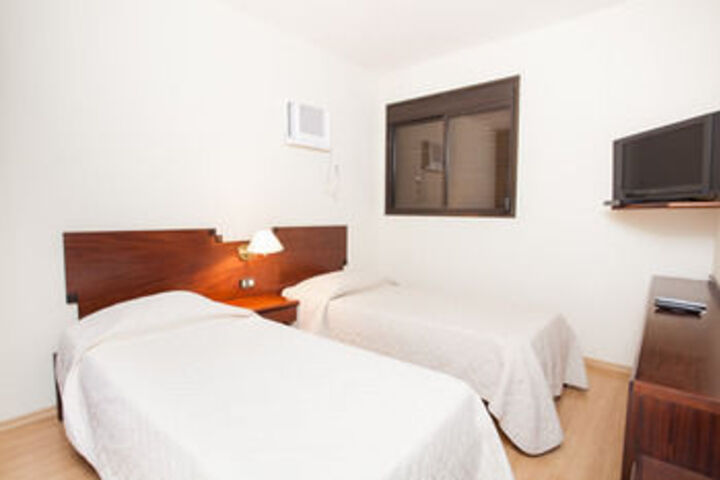 Room 4 of 13