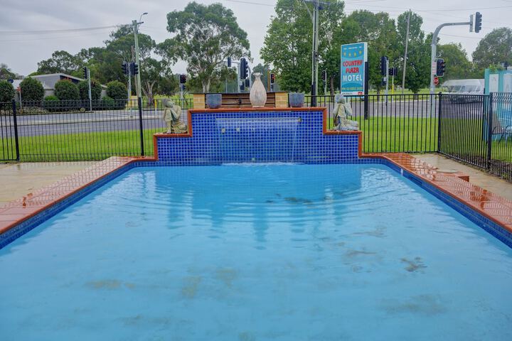 Pools & Facilities