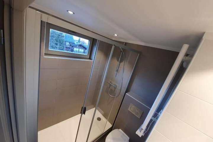 Room 9 of 20