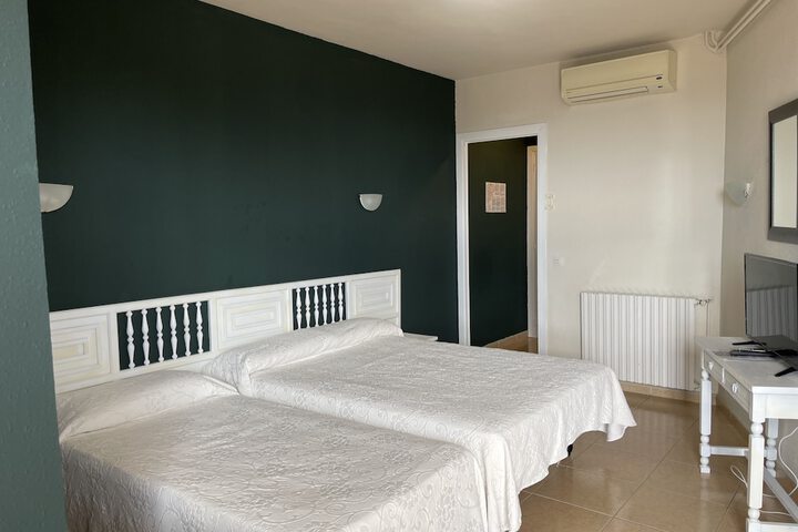 Room 13 of 31