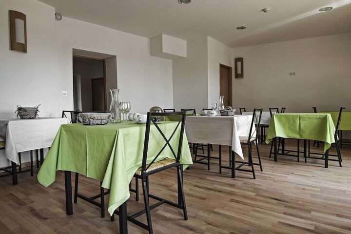 Dining 10 of 14