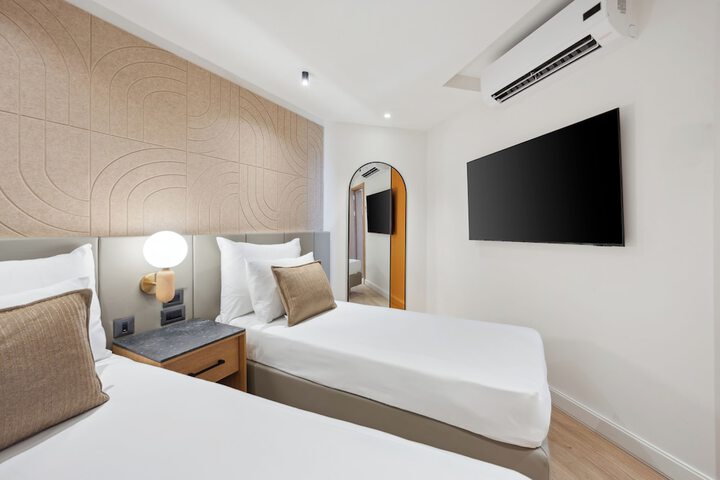 Room 44 of 145