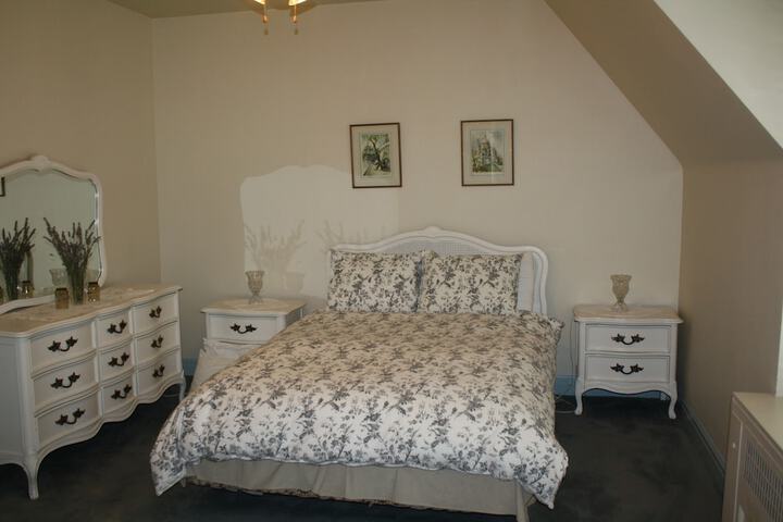Room 4 of 118