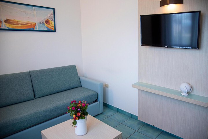 Room 12 of 109