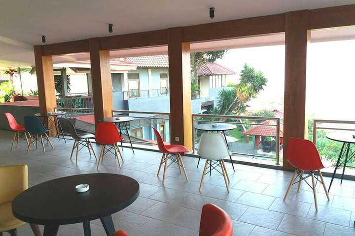 Entrance & Lobby