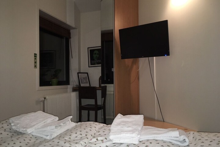 Room 9 of 34