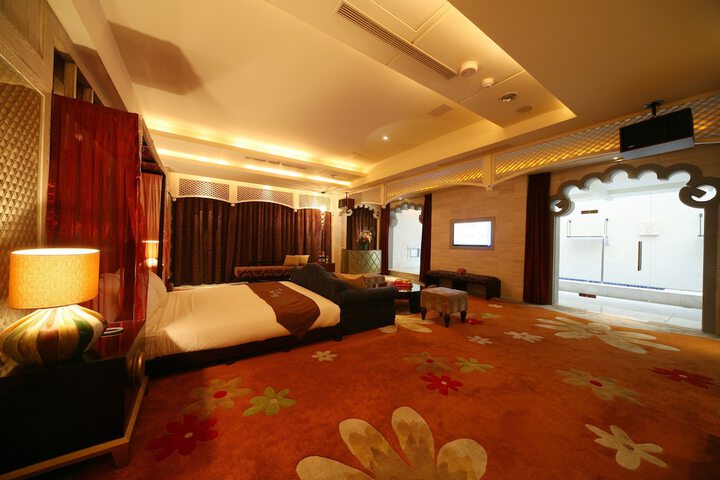 Room 6 of 45